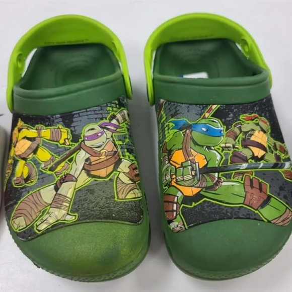 Crocs Sz J1 Teenagers Mutant Ninja Turtle - Picture 1 of 1